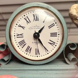 Classic Green Table Clock